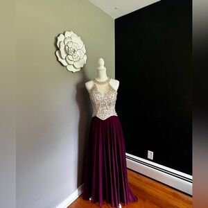 Prom Dress size 3-4 petite beaded with zipper back. Maroon and Tan. Short train
